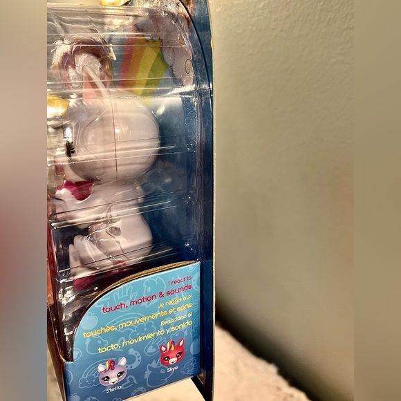 Fingerlings Baby Unicorn, Gigi, Interactive Pet - Picture 5 of 6